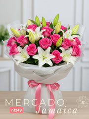 Ramo de Lujo con Lirios Casablanca y 18 Rosas Fucsia