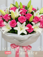 Ramo de Lujo con Lirios Casablanca y 18 Rosas Fucsia