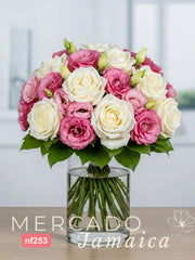 Arreglo Elegante de 15 Rosas Blancas y Lisianthus Rosa