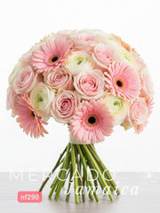 Frescura Radiante: Arreglo en Tonos Rosas