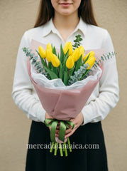 Ramo con 10 tulipanes amarillos