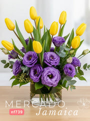 Lisianthus con Tulipanes en Florero de Vidrio