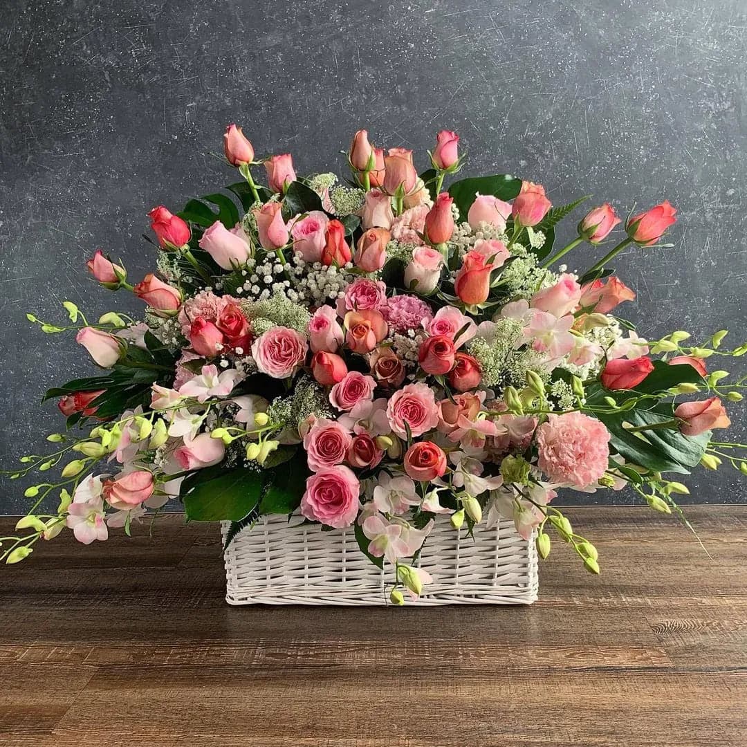 Canasta 82 Tallos: Rosas, Orquídeas y Claveles CDMX