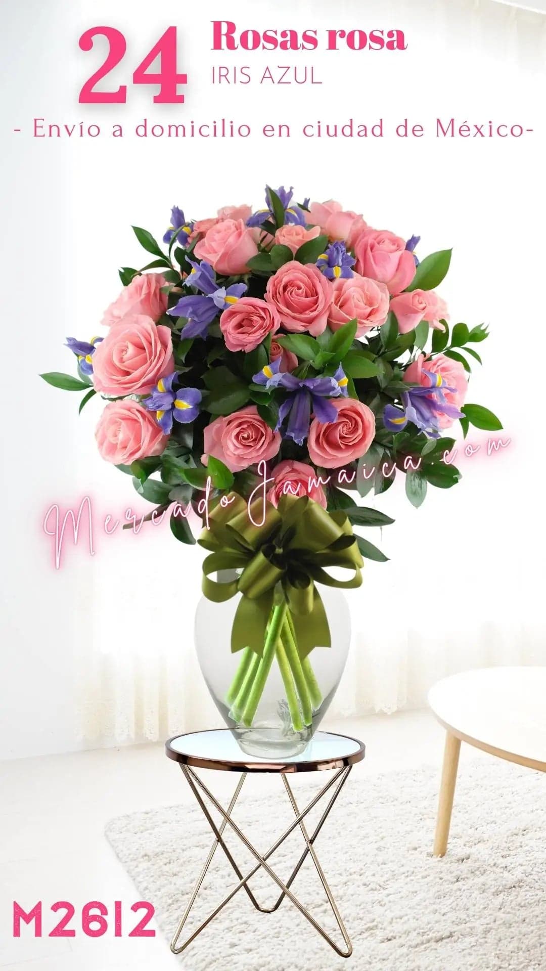 24 Rosas Rosa con Iris Azul en Florero CDMX