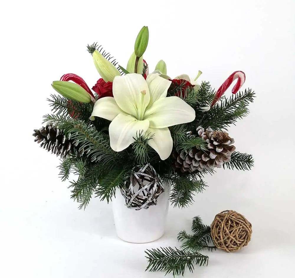 Arreglo Navidad Lilies Blancas y Rosas Rojas CDMX