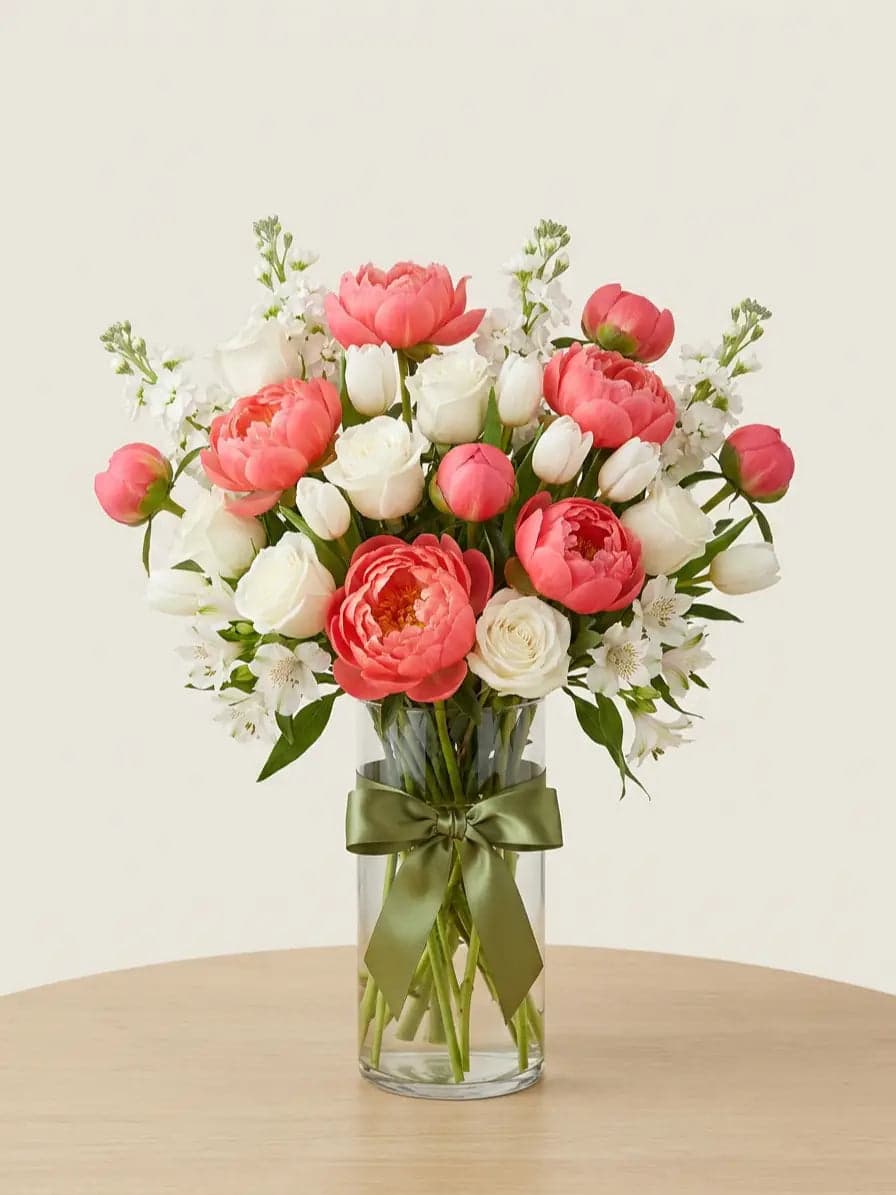 10 Peonías Coral con Rosas y Tulipanes CDMX