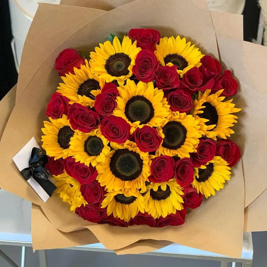 Ramo 15 Girasoles y 24 Rosas Rojas a Domicilio CDMX