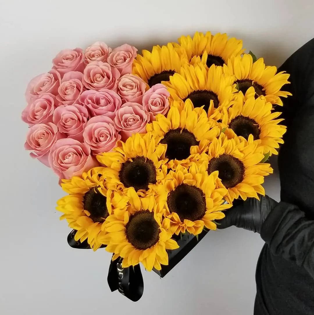 Corazón 10 Girasoles y 15 Rosas Rosa CDMX
