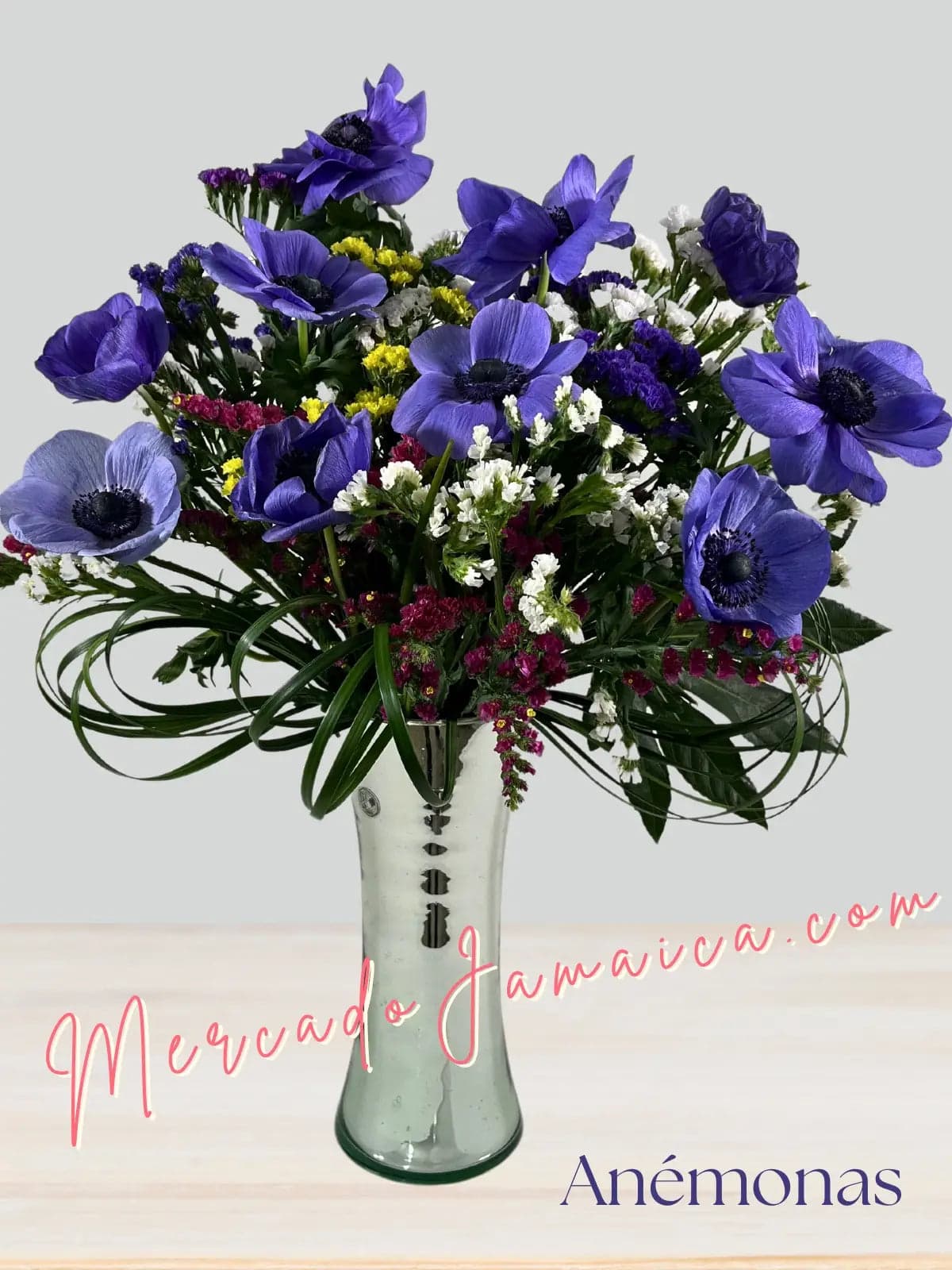 10 Anémonas Azules en Florero Plateado · CDMX