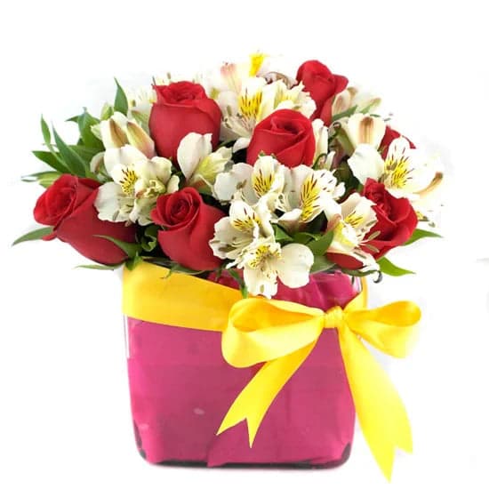 Arreglo 12 Rosas Rojas y Alstroemeria CDMX