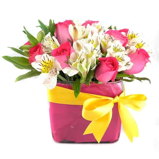 Arreglo 12 Rosas Fucsia y Alstroemerias CDMX
