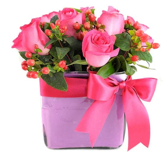 Arreglo 12 Rosas Fucsia con Hipérico CDMX