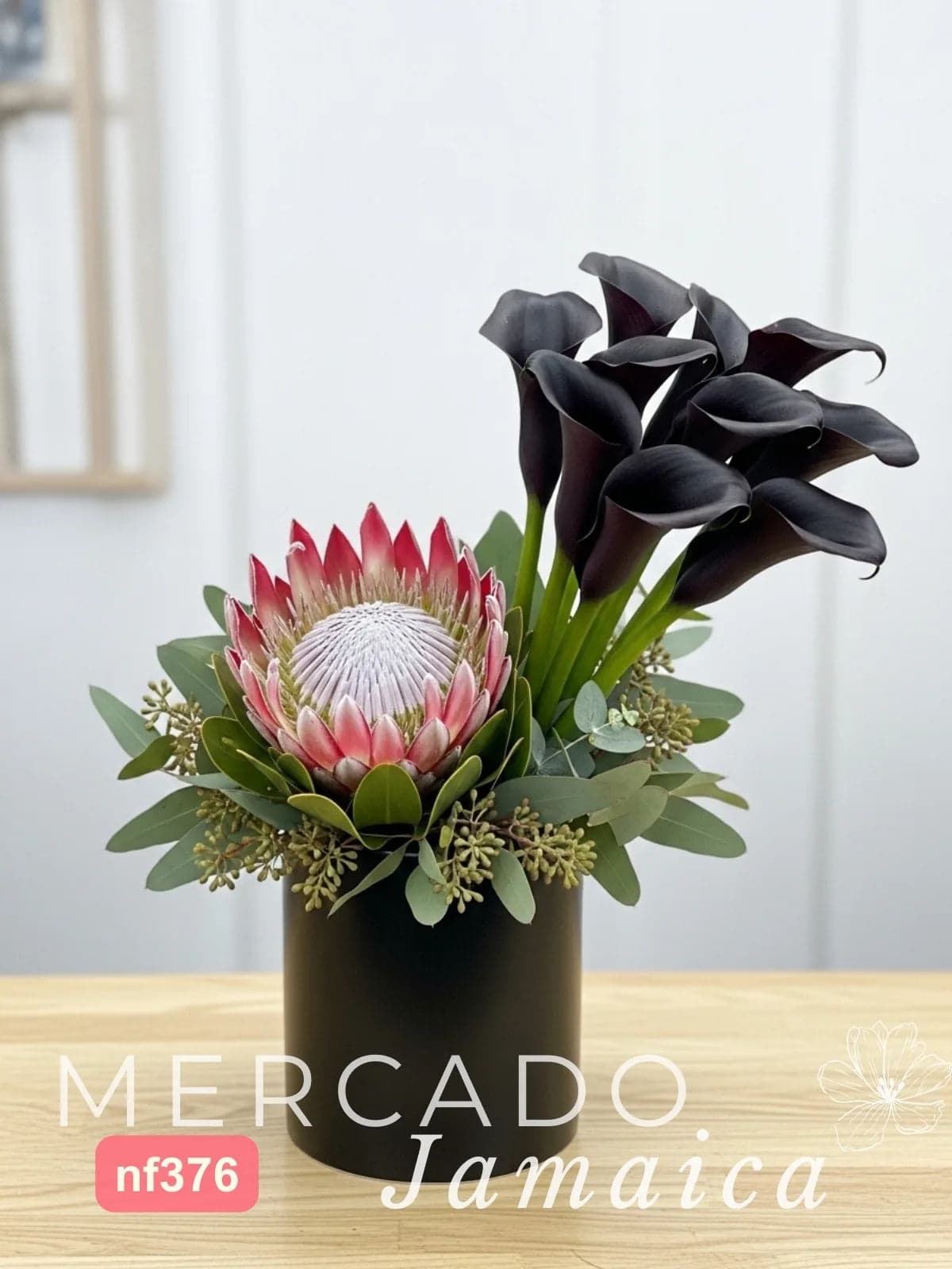 Protea King y 10 Callas Rojas en Florero CDMX