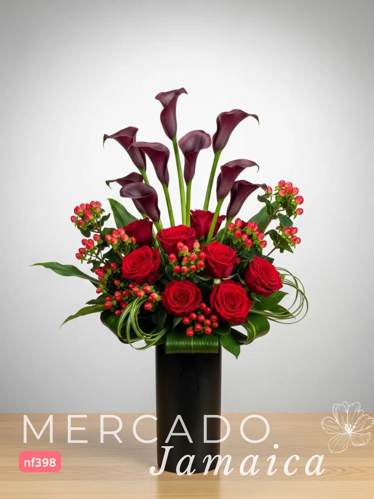 Arreglo de Lujo: 18 Rosas Rojas y Callas CDMX