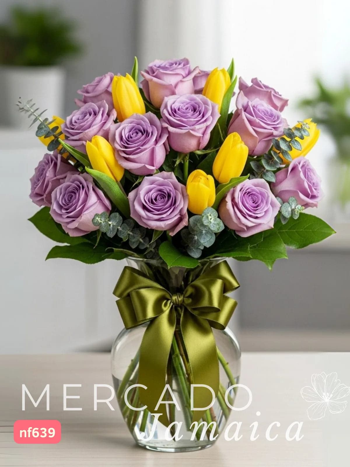 Tulipanes Amarillos y Rosas Lila en Florero CDMX