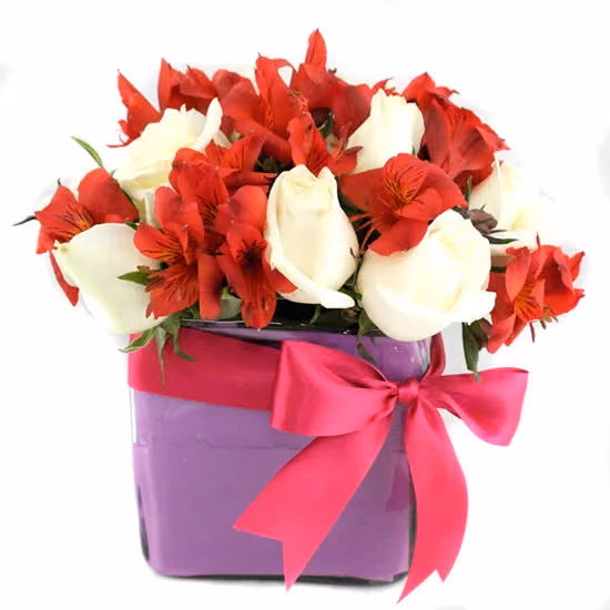 Arreglo 12 Rosas Blancas y Alstroemerias CDMX