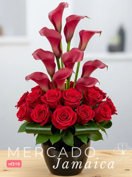 Pasión y Elegancia: 24 Rosas Rojas y 10 Callas Fuchsia