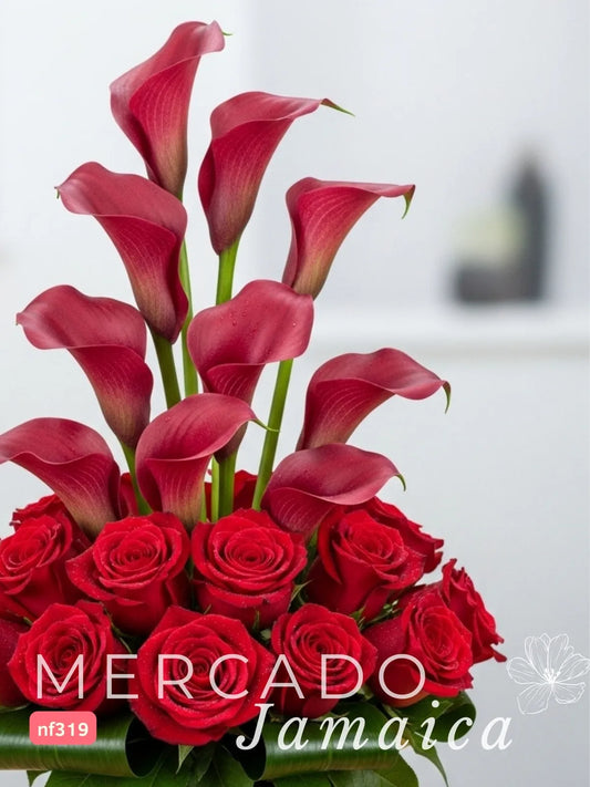 Pasión y Elegancia: 24 Rosas Rojas y 10 Callas Fuchsia