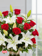 Arreglo Floral de Pasión y Pureza: 18 Rosas Rojas y Casablancas