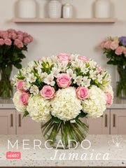 Armonía en Rosa y Blanco: Rosas, Hortensias y Alstroemerias