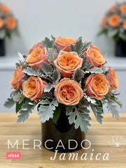 Sol en Flor: Arreglo de Rosas Mandarin y Dusty Miller