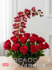 Arreglo Exclusivo de 24 Rosas Rojas y Orquídea Cymbidium Rosa