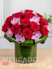 Rosas Rojas y Orquídeas Phalaenopsis: Pasión y Delicadeza en un Solo Arreglo
