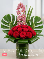 Rosas Rosa y Orquídea Cymbidium: Elegancia y Armonía Floral
