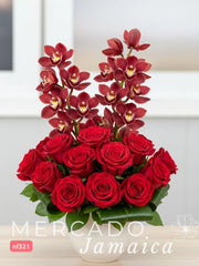 Delicada Fusión: Orquídea Cymbidium Rosa y 18 Rosas Rosa