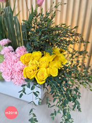 123 Arreglo con Rosas y Tulipanes y Curly