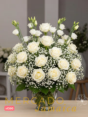 Rosas y Gypsofila: Un Ramo de Pureza y Elegancia