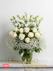 Rosas y Gypsofila: Un Ramo de Pureza y Elegancia