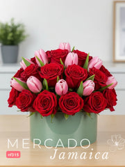 Rosas Rojas y Tulipanes Rosa: Pasión y Delicadeza en un Arreglo