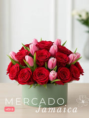 Rosas Rojas y Tulipanes Rosa: Pasión y Delicadeza en un Arreglo