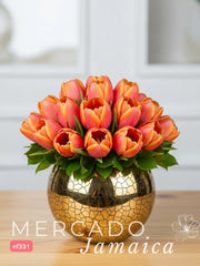 Tulipanes Naranja: Vitalidad y Alegría en Florero Craquelado