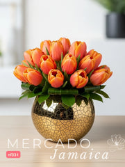 Tulipanes Naranja: Vitalidad y Alegría en Florero Craquelado