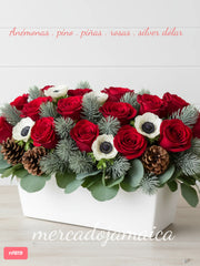 Arreglos de navidad con rosas y anémonas blancas