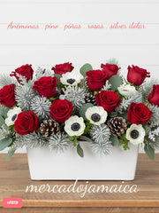 Arreglos de navidad con rosas y anémonas blancas