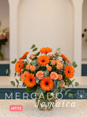10 Gerberas Naranjas con 18 Rosas Cálidas