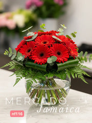 10 Gerberas Rojas con Toque Moderno - Diseño Esférico