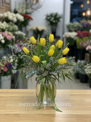 Florero con 10 Tulipanes Amarillos