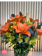 6 Lilies naranja arreglo floral