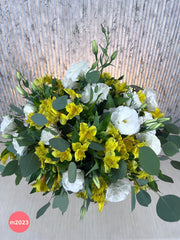Lisianthus con Alstroemerias Amarillas