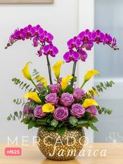 Gran Morado con Orquídeas y Rosas
