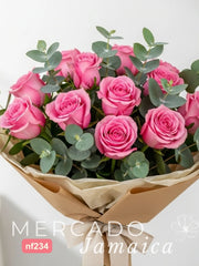 Ramo de 12 Rosas Rosas con Eucalipto Dólar