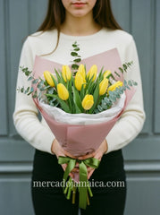 Ramo con 10 tulipanes amarillos