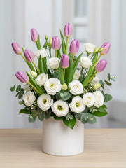 Tulipanes Lila con Lisianthus