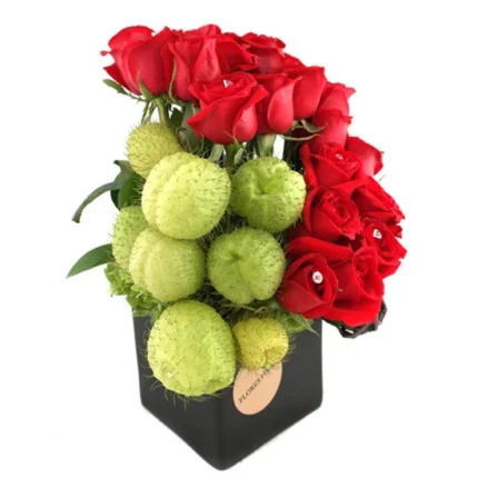 Ramo Buchón de 100 Rosas Rojas con Coronita: Un Gesto Majestuoso de Amor -  florerias mercado de jamaica